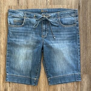 **VERY NICE** Kut from the Kloth Women’s Denim Shorts—Size 4—10”